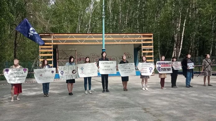 Согласованный пикет УФИ в парке им. Тищенко, Челябинск, 21 мая 2023 г. / Фото: «Уральская феминистская инициатива»