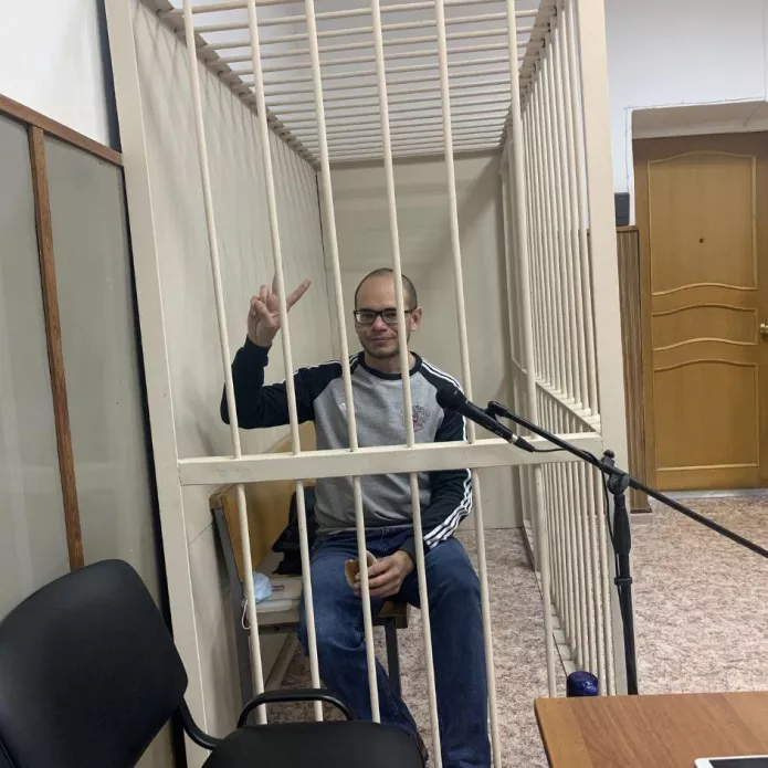 Экс-глава иркутского штаба Навального Захар Сарапулов на заседании по мере пресечения после обыска, 28 декабря 2021 год / Фото: «Иркутский инсайдер»