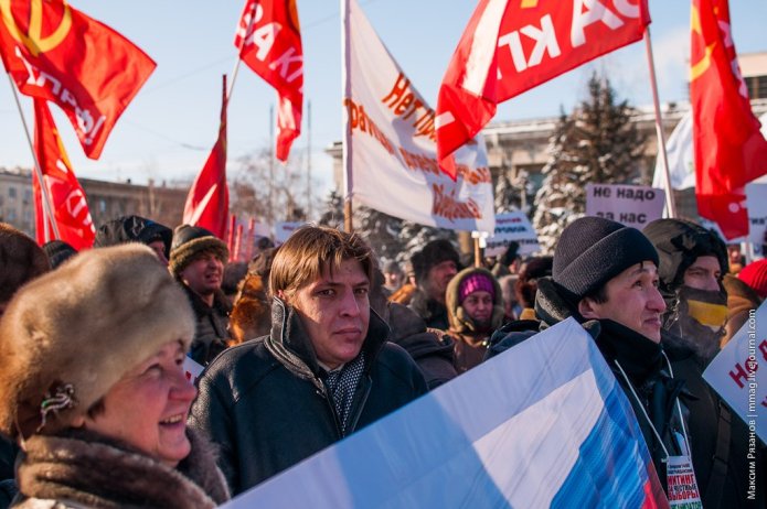 Сергей Мазанов (в дублёнке) и Руслан Нурушев (в чёрной шапке) на митинге 4 февраля 2012 / Фото: страница «Волгоград. Митинг „За честные выборы“ во „ВКонтакте“