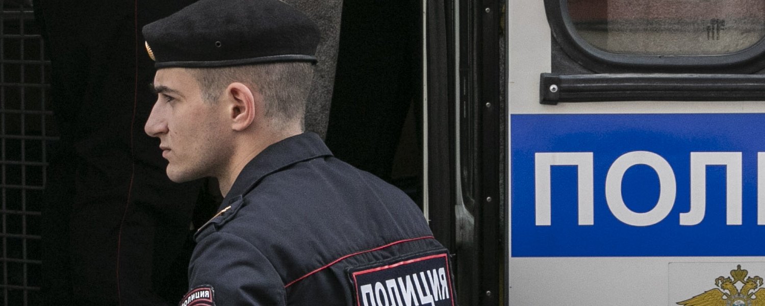 У задержанных отбирают вещи и телефоны в автозаке: новая тенденция московских митингов