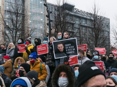 «Припугнуть и держать в тонусе»: как преследуют сторонников Навального