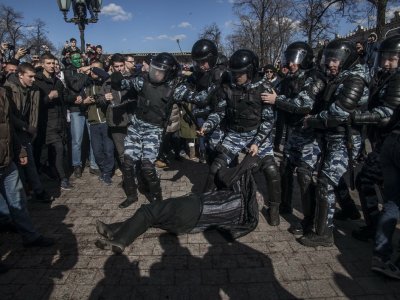 Ряженые: на «Антидимоне» граждан задерживали гвардейцы в форме МВД