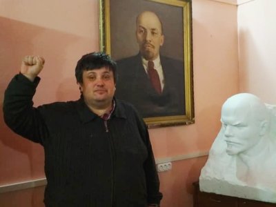 Выход через окно, Ленин и велосипед: рассказ из оцепленного офиса «Коммунистов России»