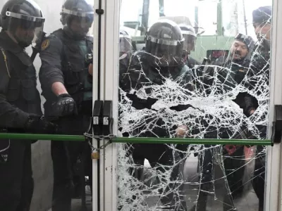  Должностные инструкции держатся в секрете: почему полиция применила силу в Барселоне 