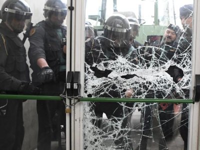 Должностные инструкции держатся в секрете: почему полиция применила силу в Барселоне