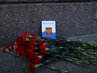 Одиночные пикеты против изменения Конституции в Петербурге и Москве. Онлайн
