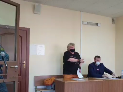 Александр Бондарчук и Алла Фролова в суде / скриншот из видео SOTA