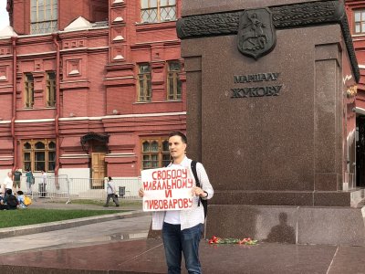 Никита Иванов в одиночном пикете / Фото предоставлено задержанным