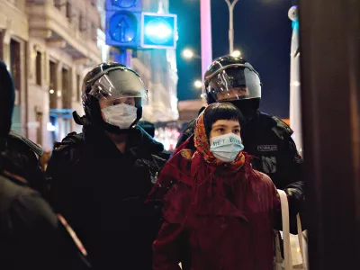  Almost 2,000 Russians arrested on the first day of anti-war protests 