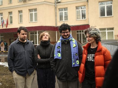 Володя Метелкин, Наташа Тышкевич, Армен Армян и Алла Гутникова перед заседанием 1 апреля 2022 года / Фото: DOXA