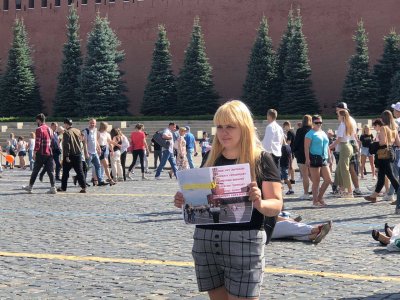 Маргарита Васева во время одиночного пикета / Фото прислала подписчица ОВД-Инфо