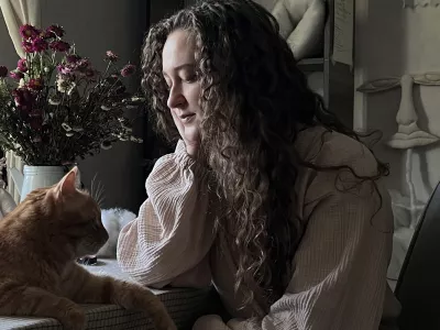  «У меня внутри огромная дыра. Из нее дует ветер». Интервью с художницей Алисой Горшениной, которую вынудили уехать из России 