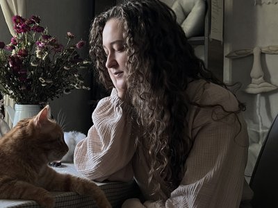 «У меня внутри огромная дыра. Из нее дует ветер». Интервью с художницей Алисой Горшениной, которую вынудили уехать из России