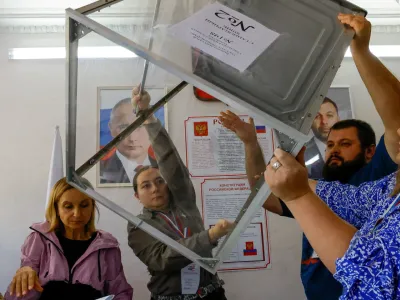      Формальные процедуры и административное давление против избирателя. Как прошли три дня выборов в Госдуму
    
