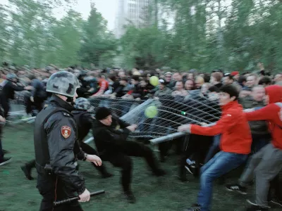  Сходы в защиту сквера в Екатеринбурге: как это было. Фотогалерея 