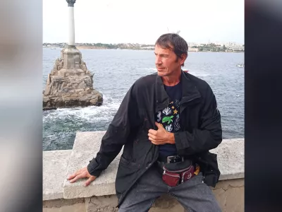  «Эти четыре улыбающиеся морды»: как за археологом в лес на раскопки приехали оперативники 