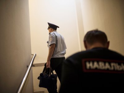      Полицейские в Москве приходят по адресам попавших в базы сайтов Навального. Истории
    