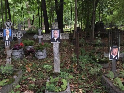 Уголовное дело за портреты представителей власти на петербургском кладбище: что известно