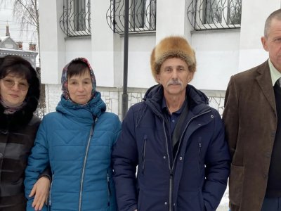 Осужденные возле суда / Фото: «Свидетели Иеговы. Юридическая ситуация в России»