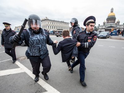 «Новая газета»: Судьи на митинги не ходят