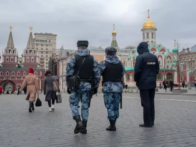 Called in for Questioning, Apartments Searched, and Demands to Unlock Smartphones: In Moscow, Police and FSB Check Ukrainian Citizens 