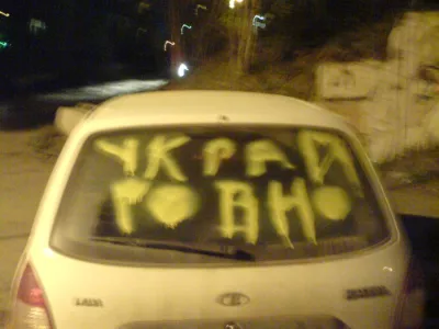  Стеклянные ночи: вандалы атаковали квартиру, гараж и автомобиль активистов красноярской «Солидарности» 