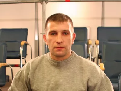 «Что, заламываем руки ему?» 