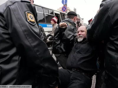  За что задерживают людей? 