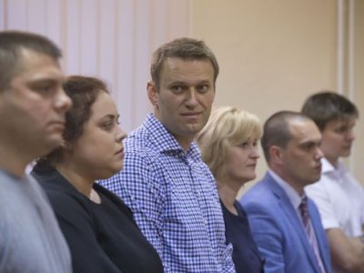 Алексей Навальный и Петр Офицеров: новые политзаключенные