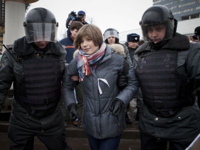      Задержанные на «стихийном пикете против наглой лжи телеканала НТВ»
    