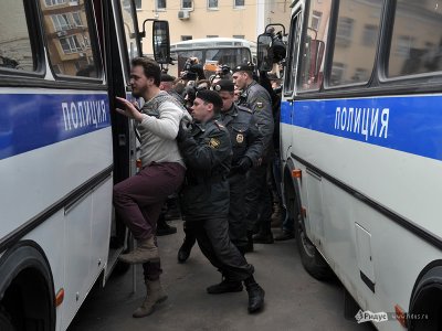 Задержания на акции в поддержку Pussy Riot у Таганского суда