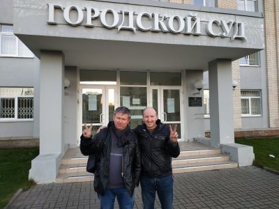 Иван Шумихин (справа) с защитником Динаром Идрисовым / Фото: Вячеслав Иванов