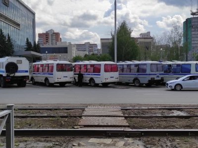 Задержания на всероссийской акции нацболов за честные выборы. Онлайн