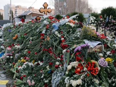  «Настоящая Россия - здесь, в этой очереди. Она другая». Что говорят люди у могилы Навального 