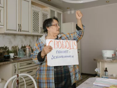  «Піду нацистів бити». Как живет семья протестных фермеров из покинутой деревни, пока их соседи-украинцы идут на войну 
