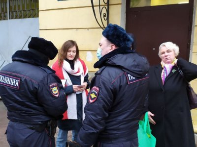Юлия Штанько на выходе из спецприемника / фото опубликовано "Апологией протеста"