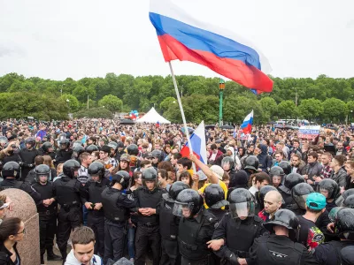 «Он нам не царь»: акции сторонников Навального 5 мая