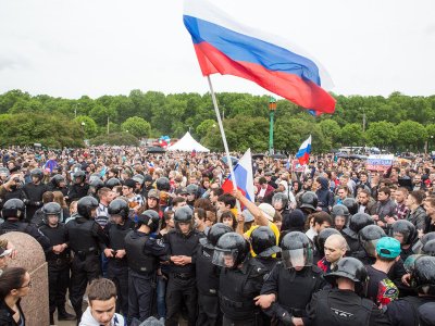 «Он нам не царь»: акции сторонников Навального 5 мая