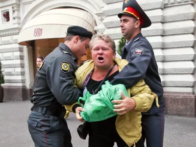  Дело упавшей шапки: в Троицке начался процесс против Марины Злотниковой 