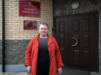  «Я не Джеки Чан»: 50-летняя фермерша и правозащитница оштрафована за нападение на полицейского 
