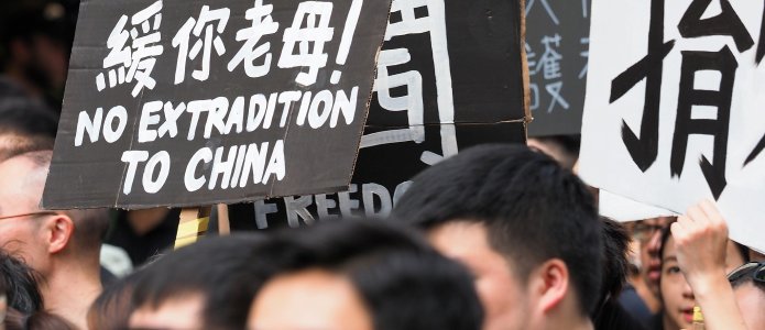 Невозможно отозвать людей с улиц: за что борются жители Гонконга