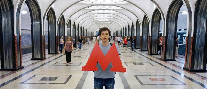 «А зачем убегал?»: автору логотипа московского метро сломали ногу перед акцией у мэрии