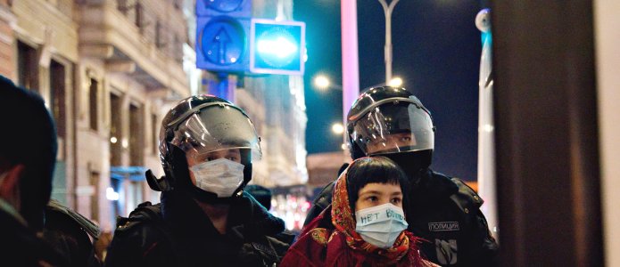 Almost 2,000 Russians arrested on the first day of anti-war protests