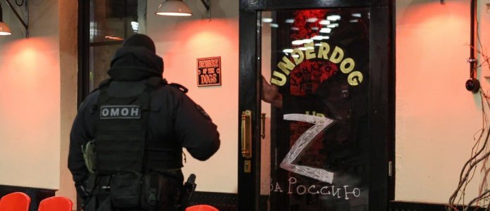 «Z — за Россию» с кувалдой: как прошли рейды в московских барах Underdog и La Virgen и в «Открытом пространстве»