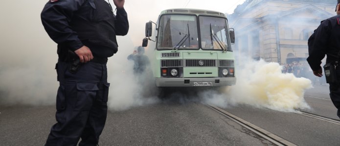 Автобус едет в отдел: задержанные в Петербурге о том, как полиция пыталась найти им место