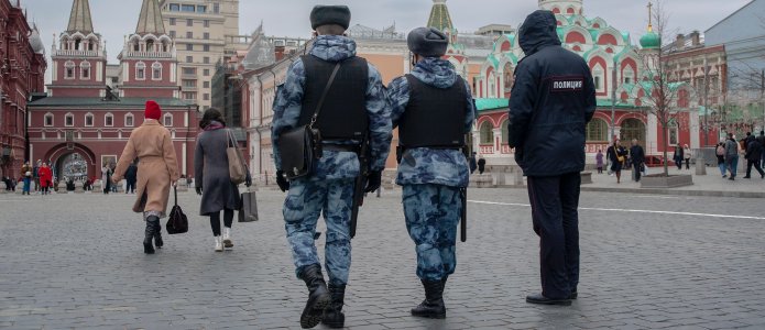 Called in for Questioning, Apartments Searched, and Demands to Unlock Smartphones: In Moscow, Police and FSB Check Ukrainian Citizens