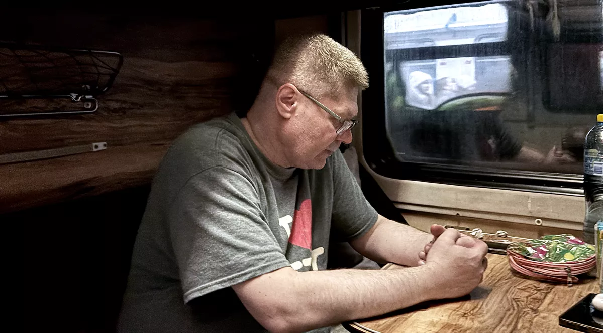 Gregory Winter on a train to Ivanovo Oblast