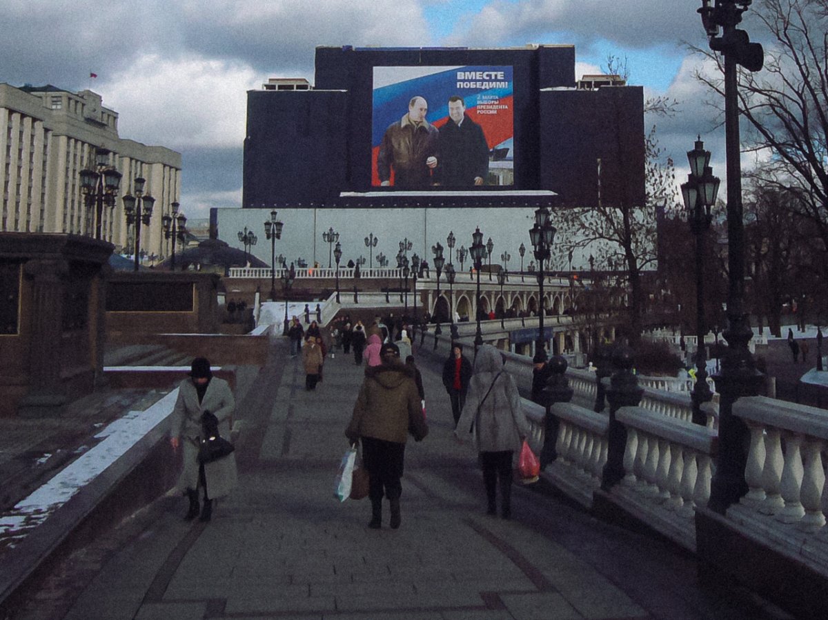 Dmitry Medvedev’s 2008 presidential campaign banner on Manezhnaya Square, Moscow / Photo: Leonid Dzhepko, Wikimedia Commons, CC BY 3.0