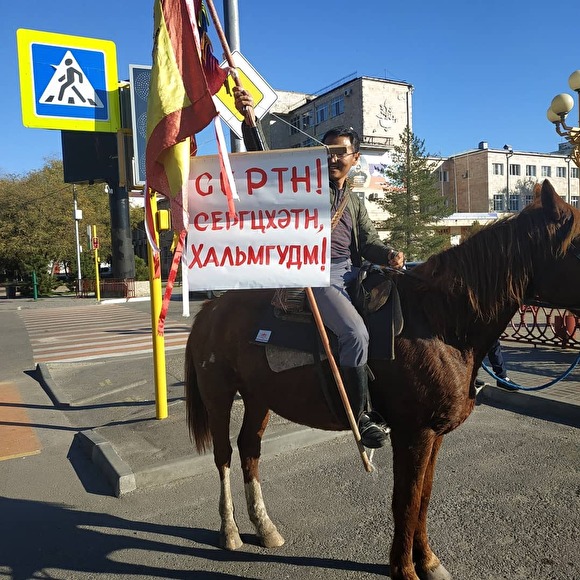 Протестующие жители Элисты / Фото со страницы Бадмы Бюрчиева в фейсбуке